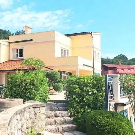 Suzi, Sea View, Free Private Parking Appartement Opatija